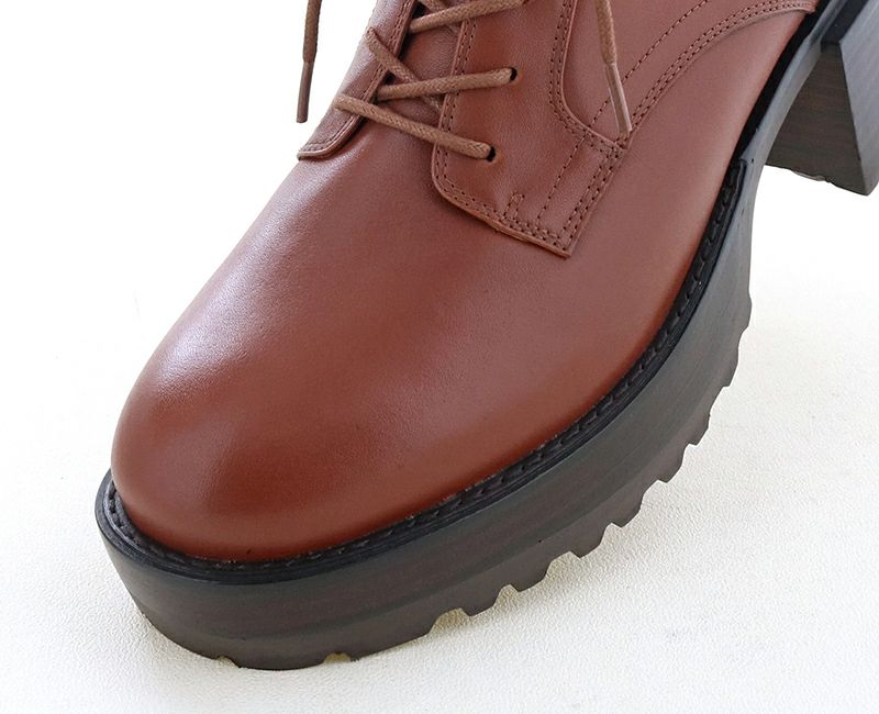 ボリューム感のあるラウンドトゥ