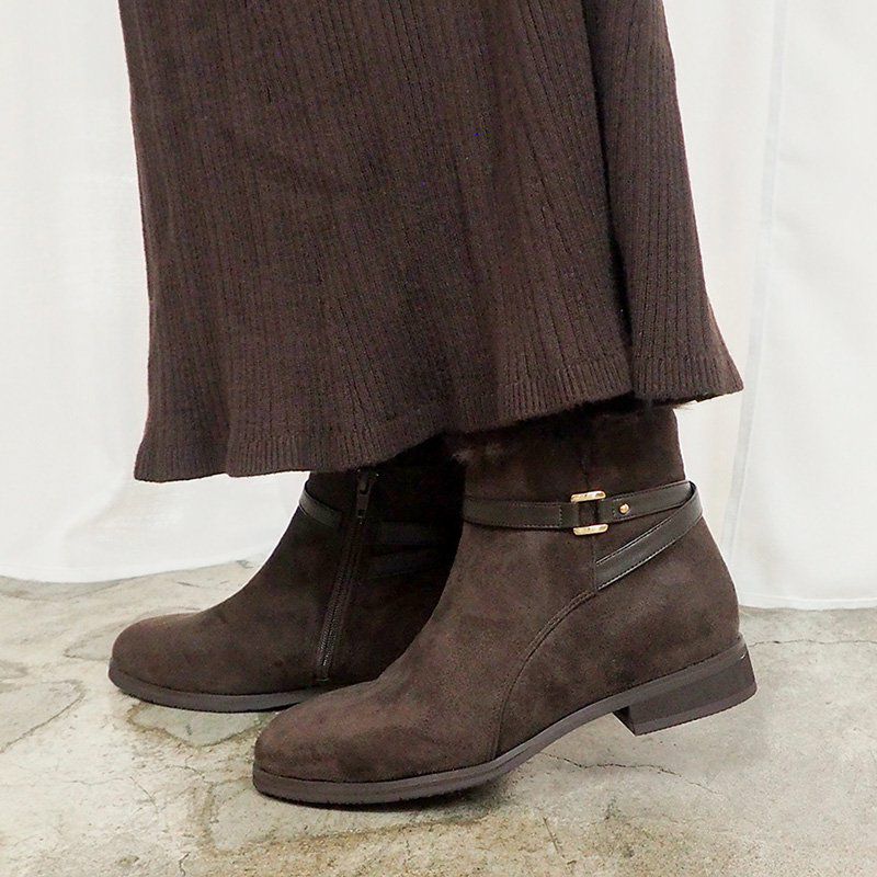 ダークブラウン