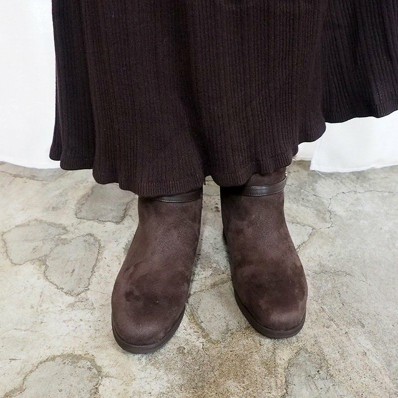 ダークブラウン