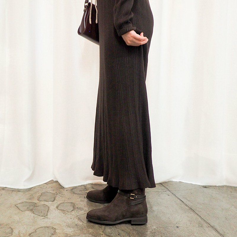 ダークブラウン