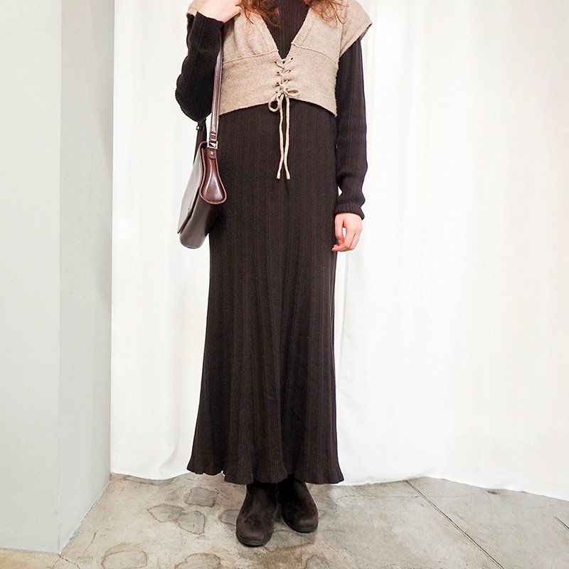 ダークブラウン