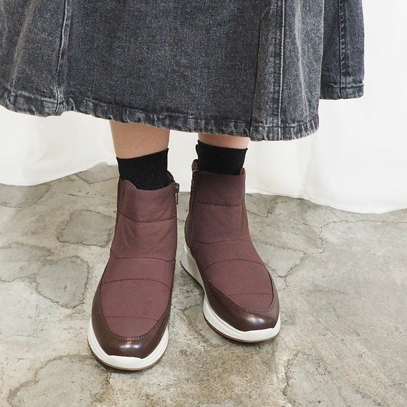 ダークブラウン