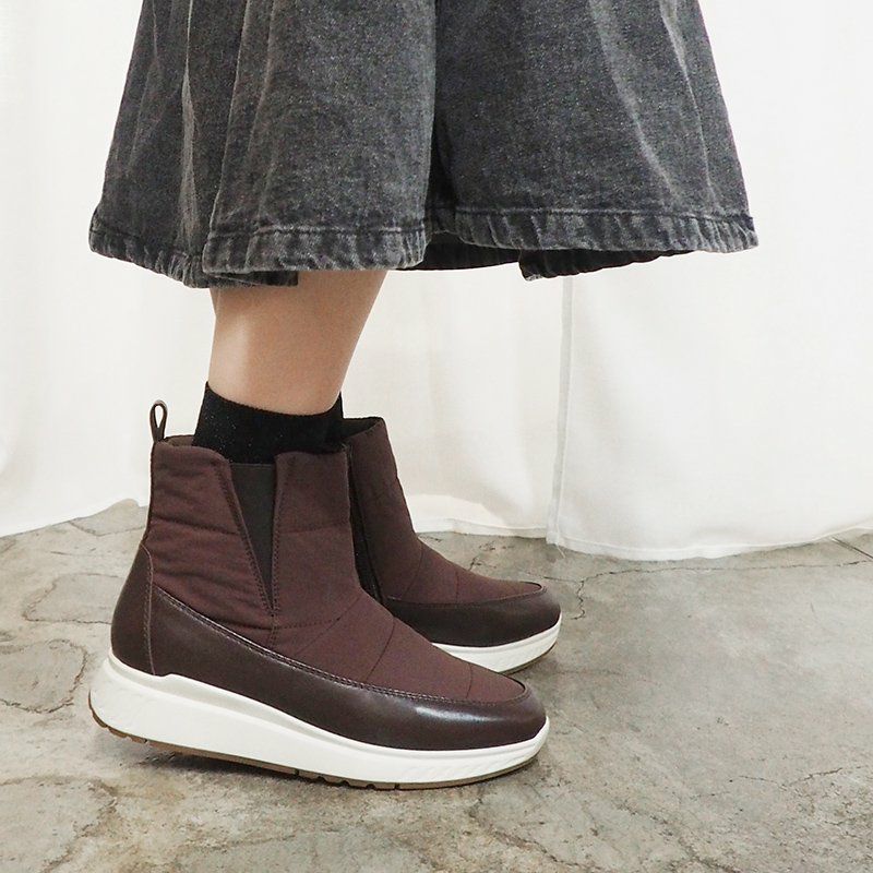 ダークブラウン