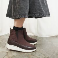 ダークブラウン