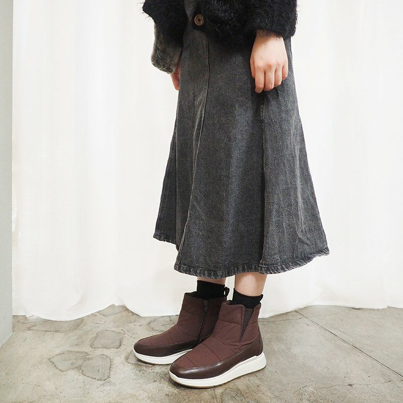 ダークブラウン