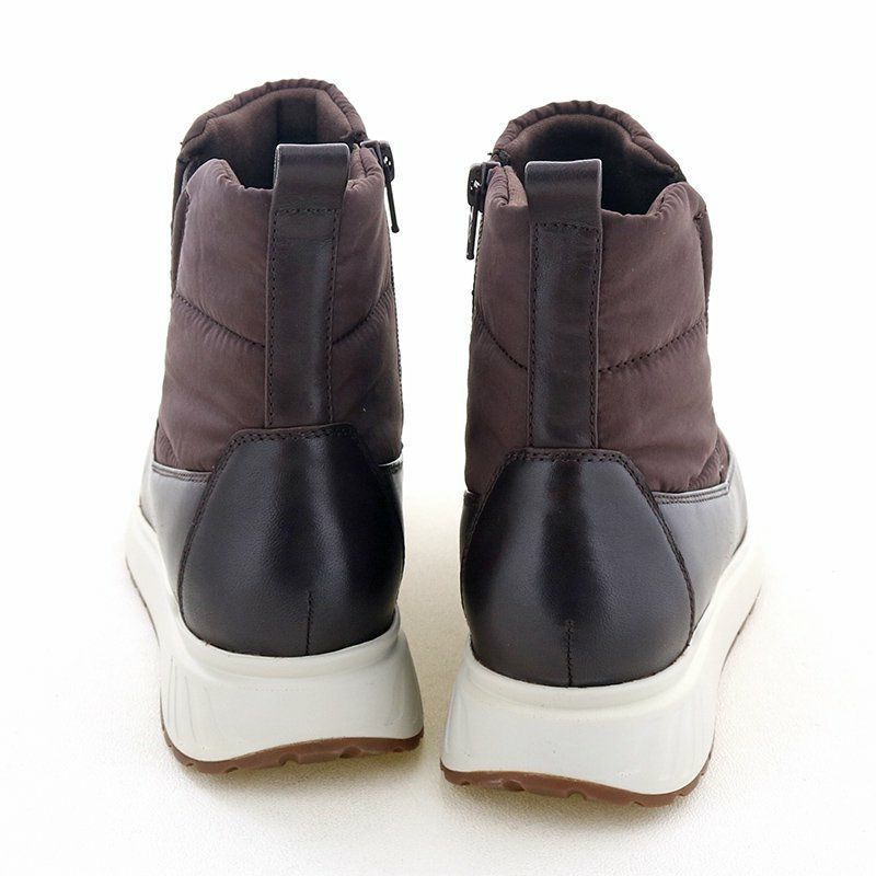 後ろ姿もぬかりなく、おしゃれ見えします