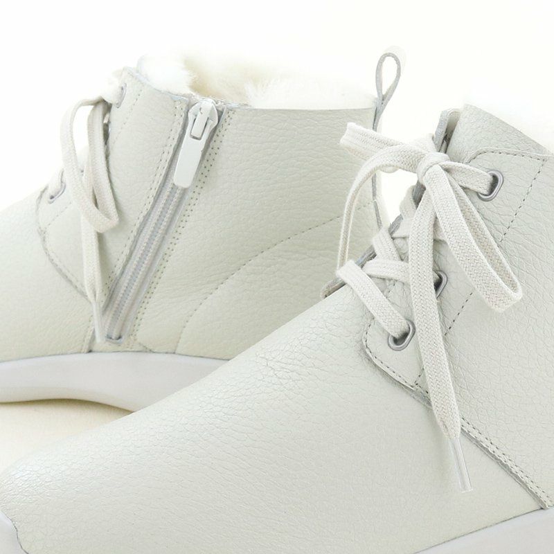 内側ファスナーで脱ぎ履き楽ちん