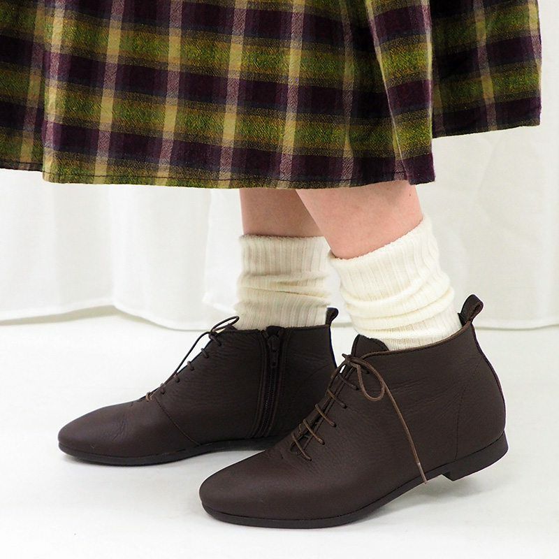 ダークブラウン