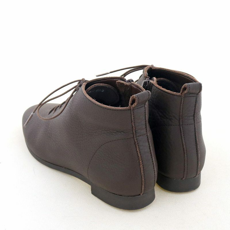 短めのチャッカー丈で靴感覚で履けます