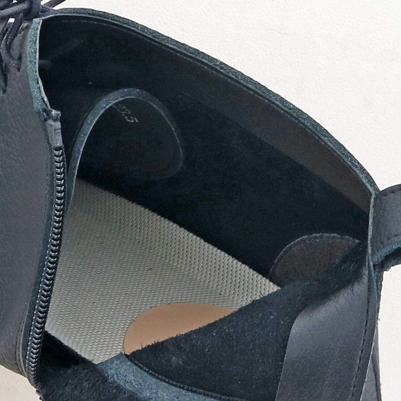 内側ファスナーで脱ぎ履き楽ちん