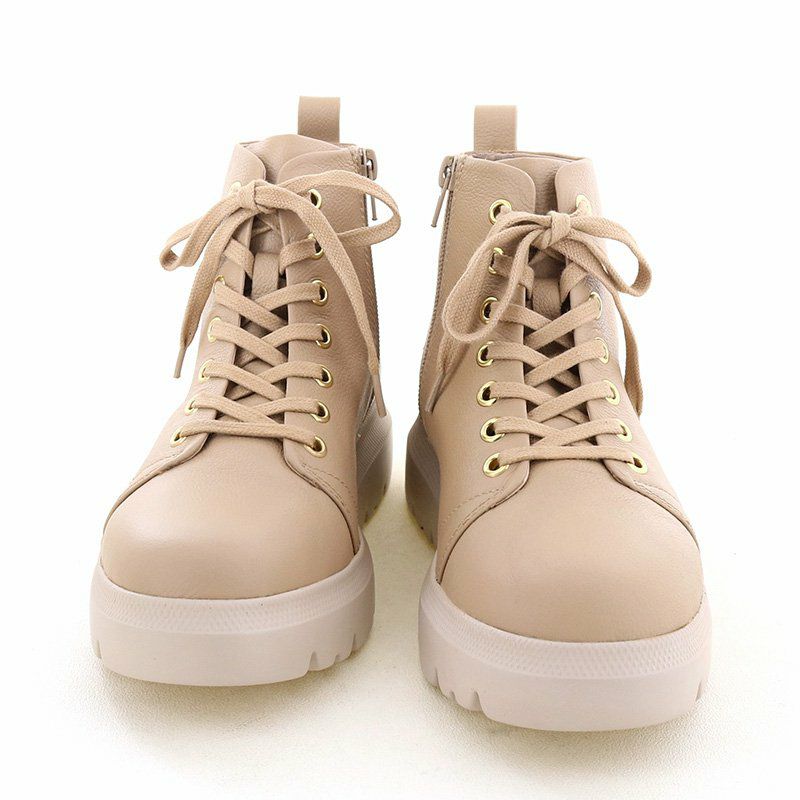 程よくボリュームのあるラウンドトゥ