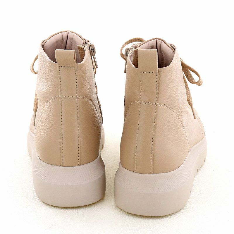 レザーならではの品のよさもあります