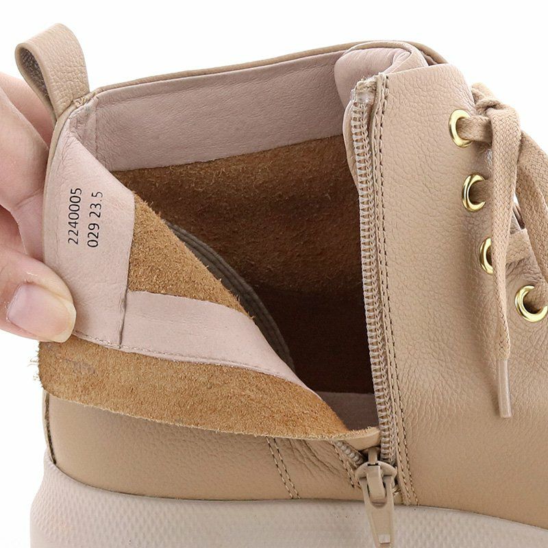 内側ファスナーで脱ぎ履き楽ちん