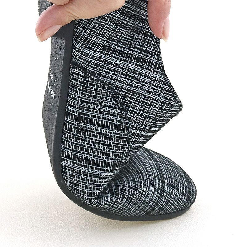 屈曲性もあるので歩きやすいです