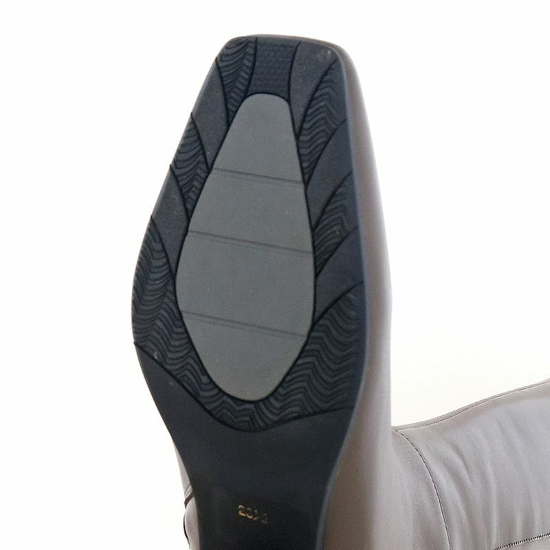 滑りにくいソールで安心して歩けます