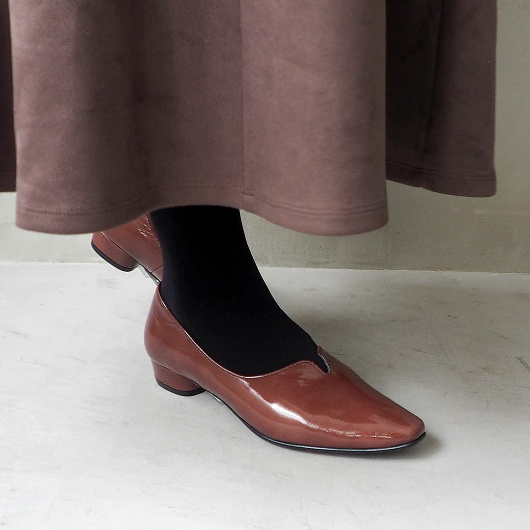 Vカットパンプス