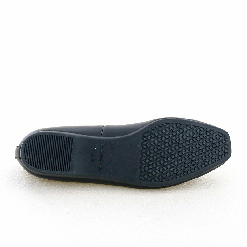 歩きやすさに定評のあるブランドオリジナルのモールドソールを採用