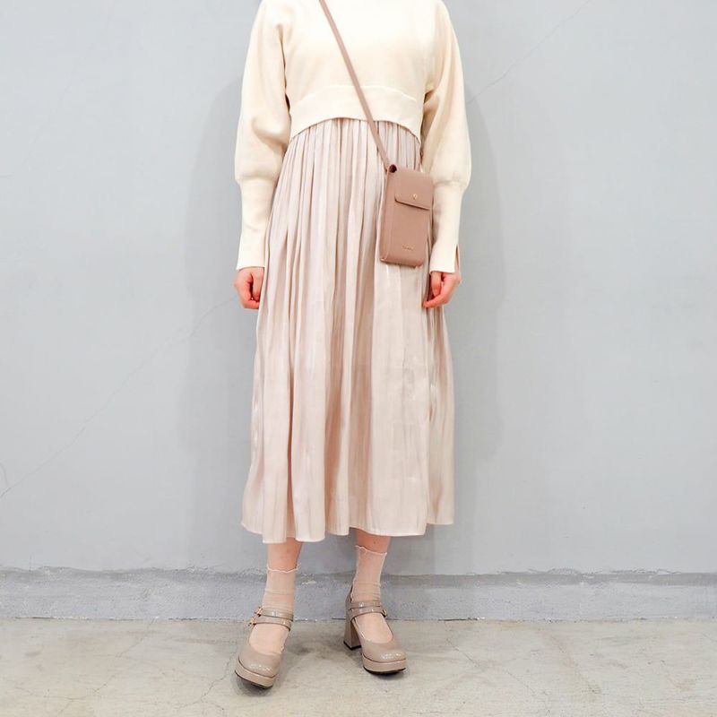 ライトベージュ