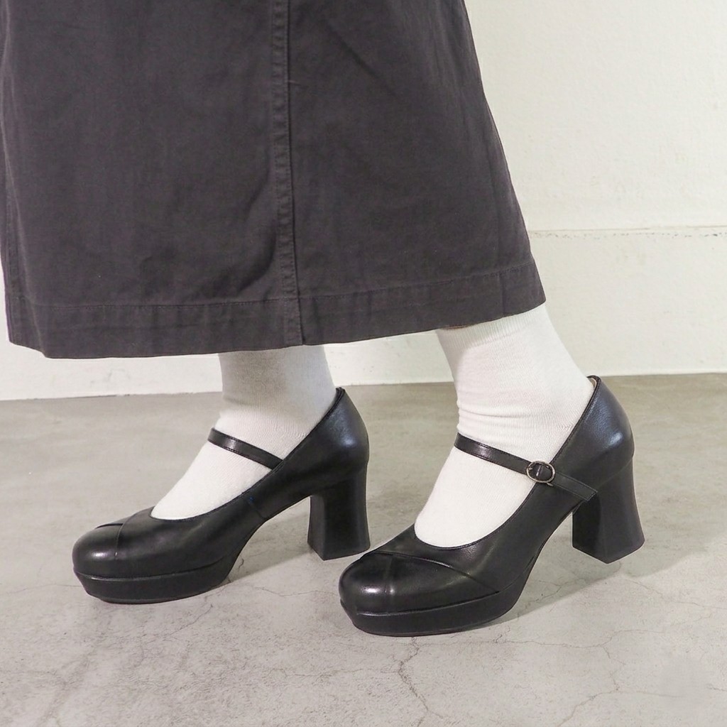 ブラック