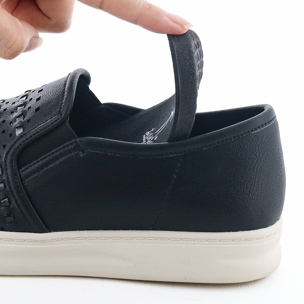 肉厚のクッションインソールでふかふかの履き心地