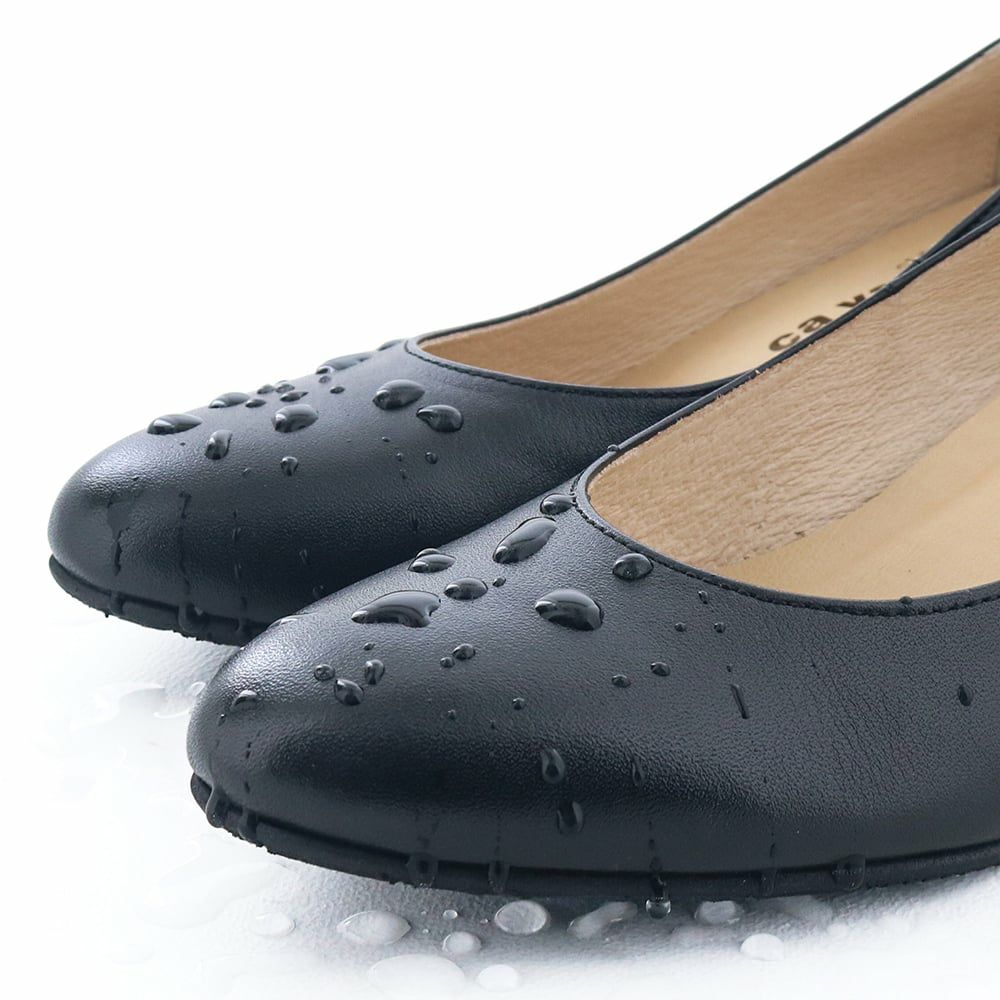 ブラックは撥水仕様。急な雨も安心です（プラチナは撥水ではありません）