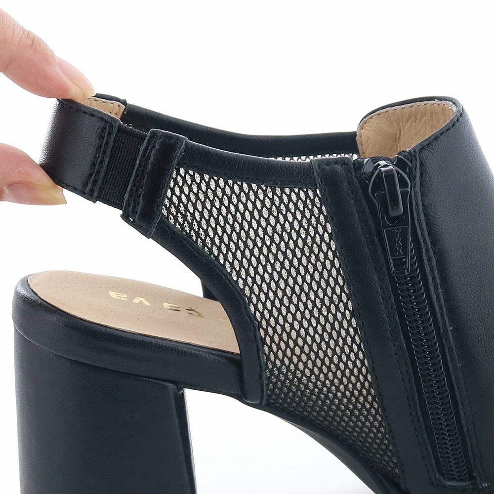 バックスリングはゴム仕様で動きに合わせて伸縮します